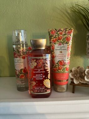 Vera Bradley Peach Blossom & Nectar Body Wash Set - Coral and Green Floral